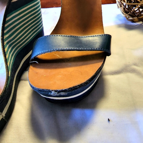 These lovely pair of Sandals are waiting to be chosen!!! - Picture 8 of 10